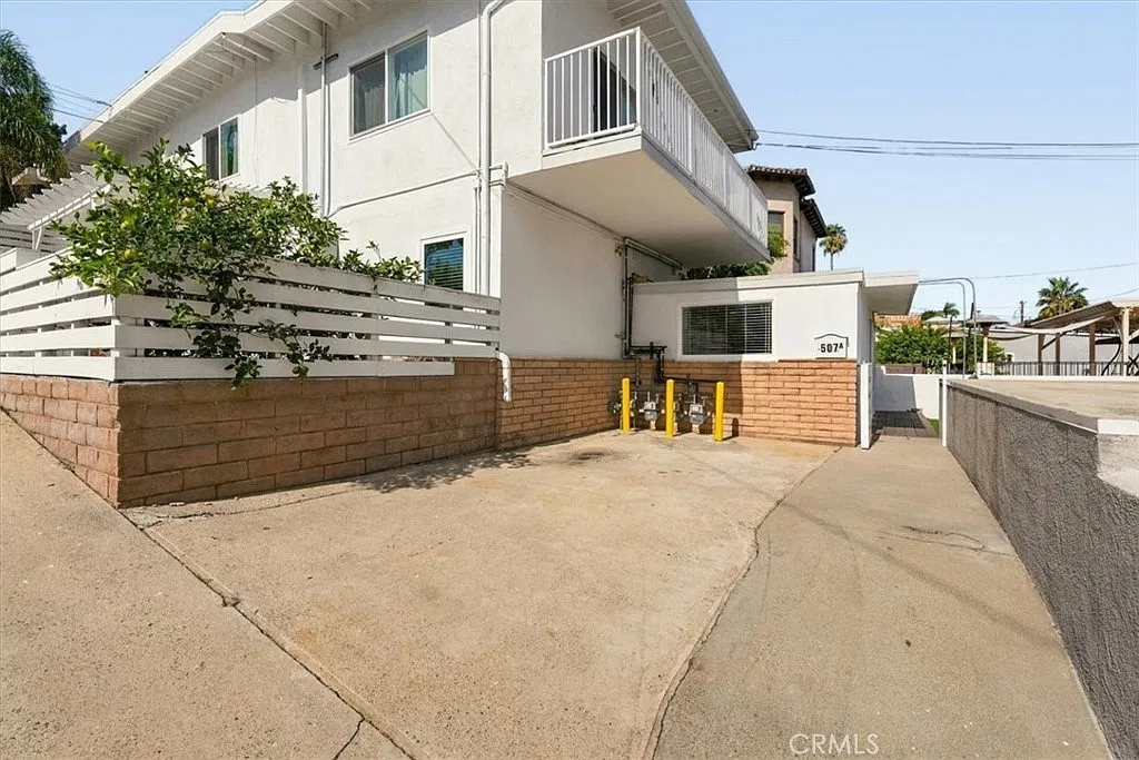 2 bed, 450 sqft, $2,850 — Photo 1