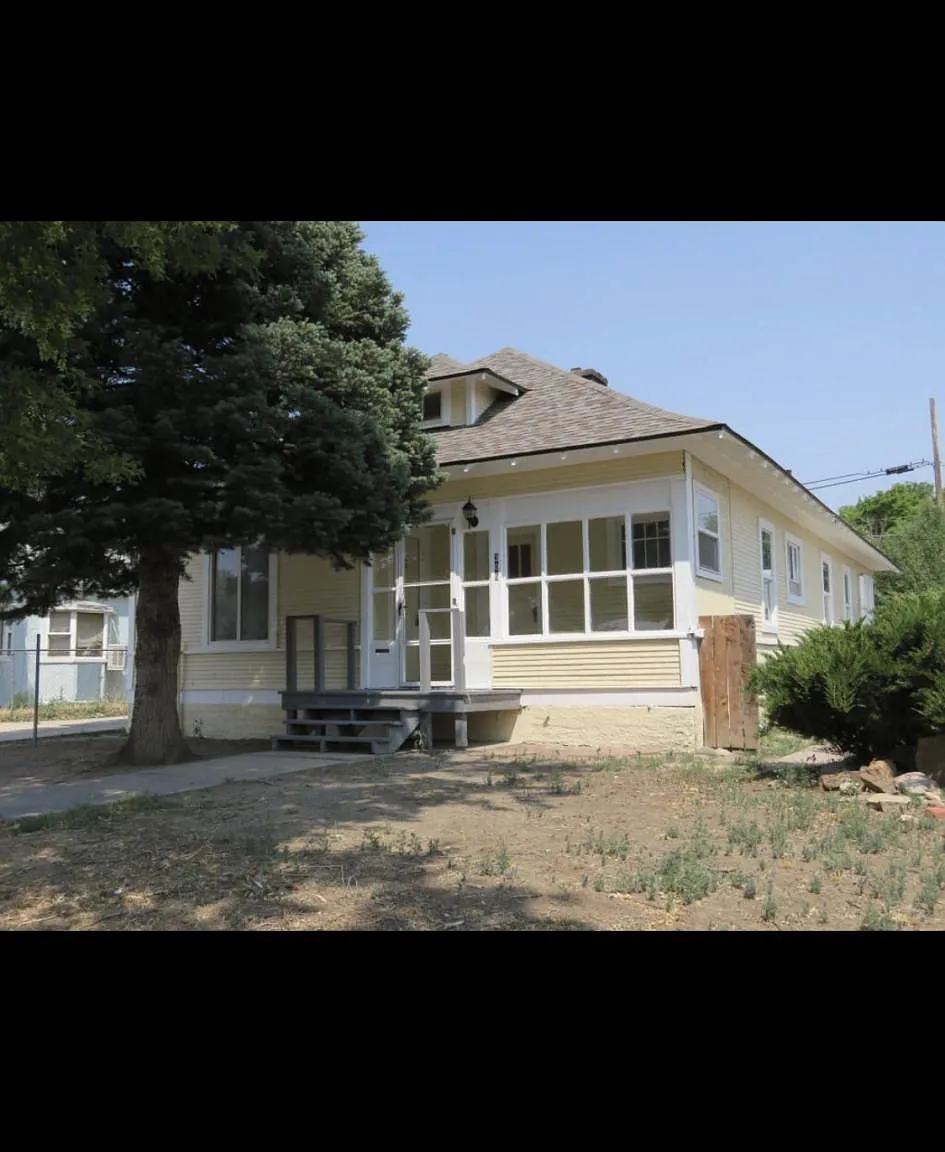 3 bed, 1400 sqft, $1,350 — Photo 1