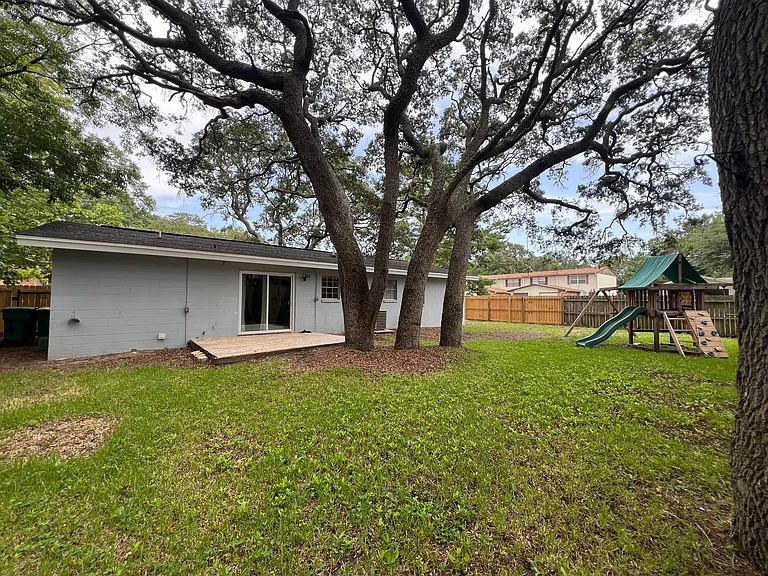 51 Junior Dr — Photo 5