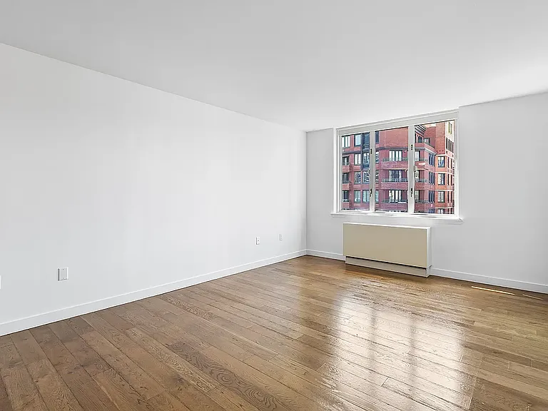 225 Rector Pl #12R — Photo 6