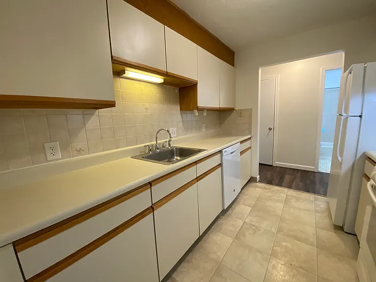 Park View Hills Condominiums — Photo 33