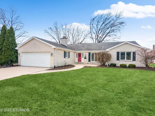 1616 Emerson Ct, Wheaton, IL 60189
