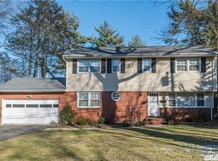48 Saint Andrews Dr, Huntington, NY 11743