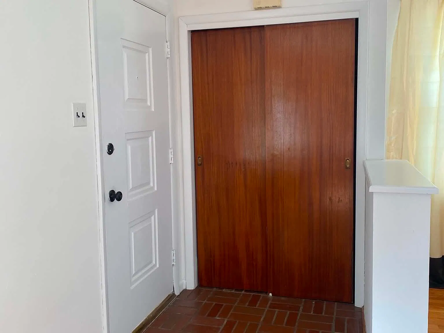 3 bed, 1.5 bath, 1230 sqft, $3,200 — Photo 3