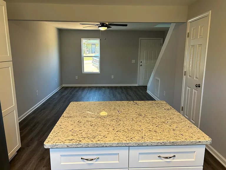 450 Camp Creek Cir #B — Photo 4