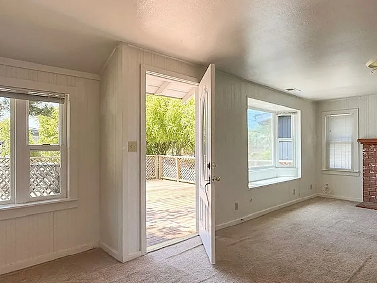 569 Huntington Rd — Photo 2