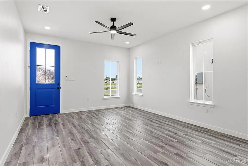 3 bed, 2.0 bath, 1362 sqft, $2,500 — Photo 3