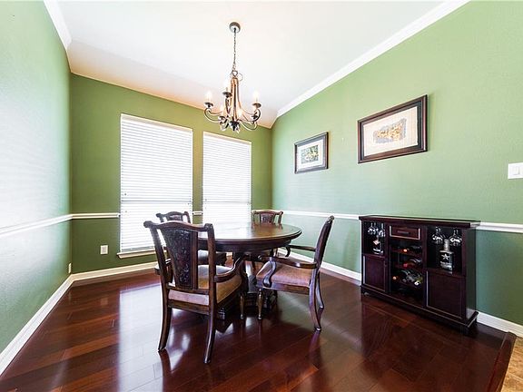 3rd image of 2916 Plantation Dr