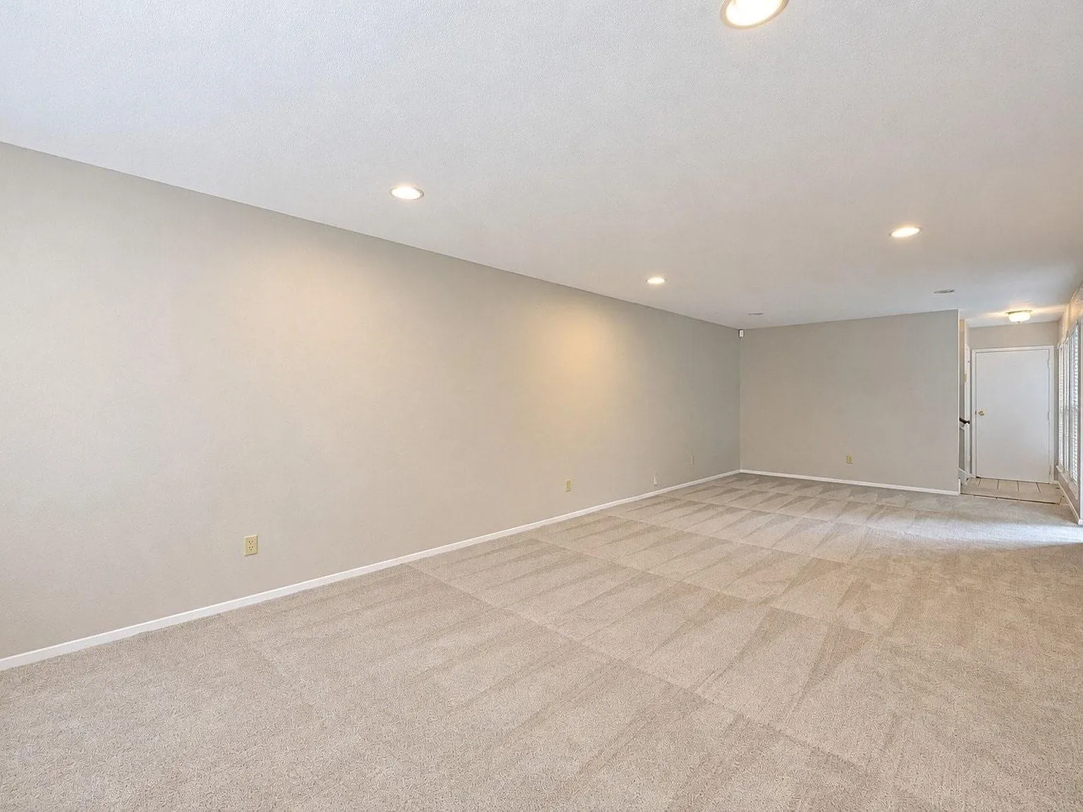 3 bed, 2.5 bath, 1732 sqft, $1,450 — Photo 3