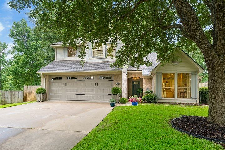 1st image of 204 Hidden Lake Dr