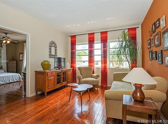 4th image of 1925 Washington Ave APT 24