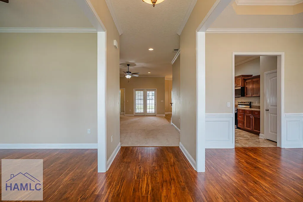4 bed, 3.0 bath, 2482 sqft, $2,200 — Photo 3