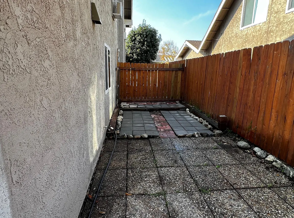 Side Backyard with entrance - 7495 Malven Ave