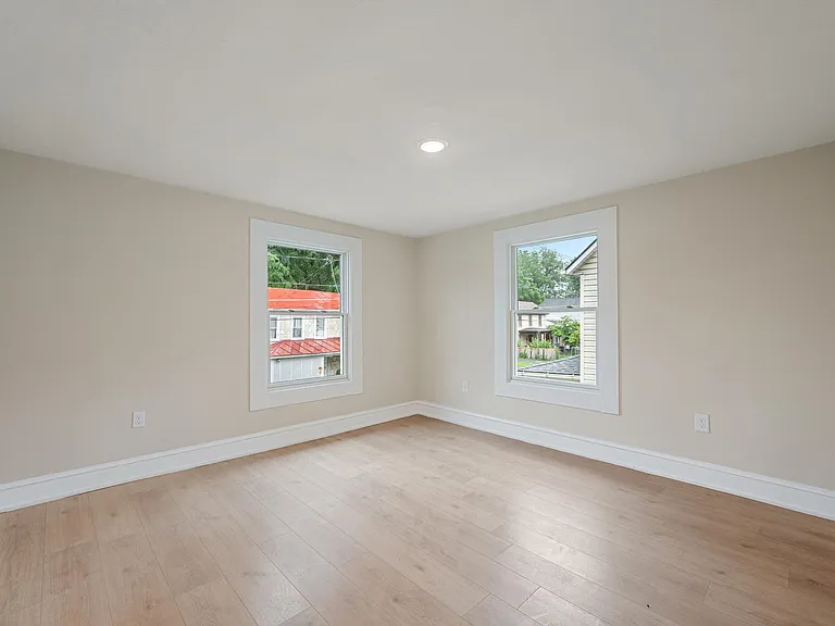 553 Highland Ave — Photo 12