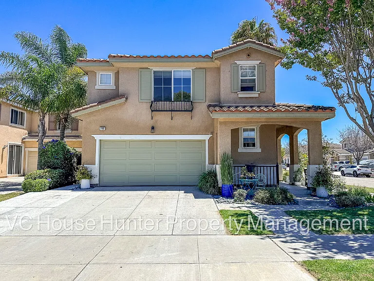 708 Entrada Dr — Photo 1