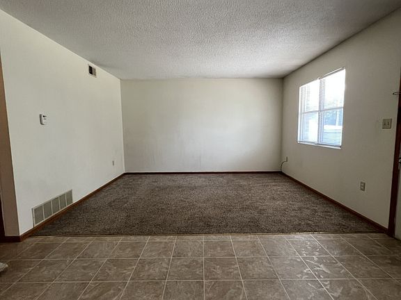 4th image of 622 Lakeview Dr