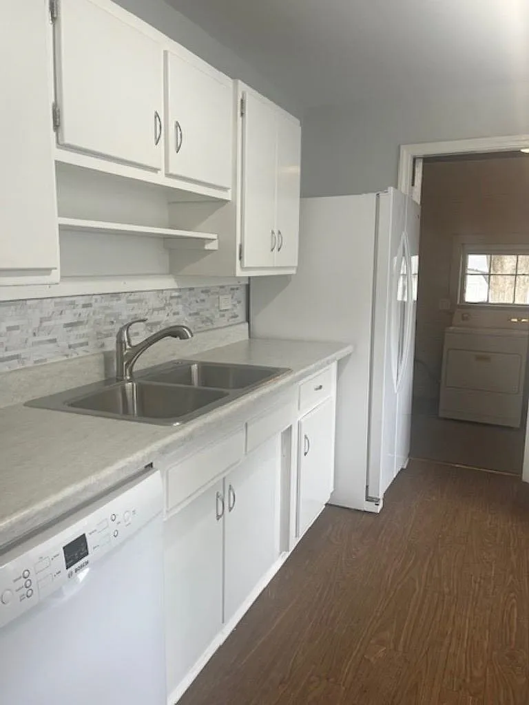 2 bed, 1.0 bath, $1,350 — Photo 3