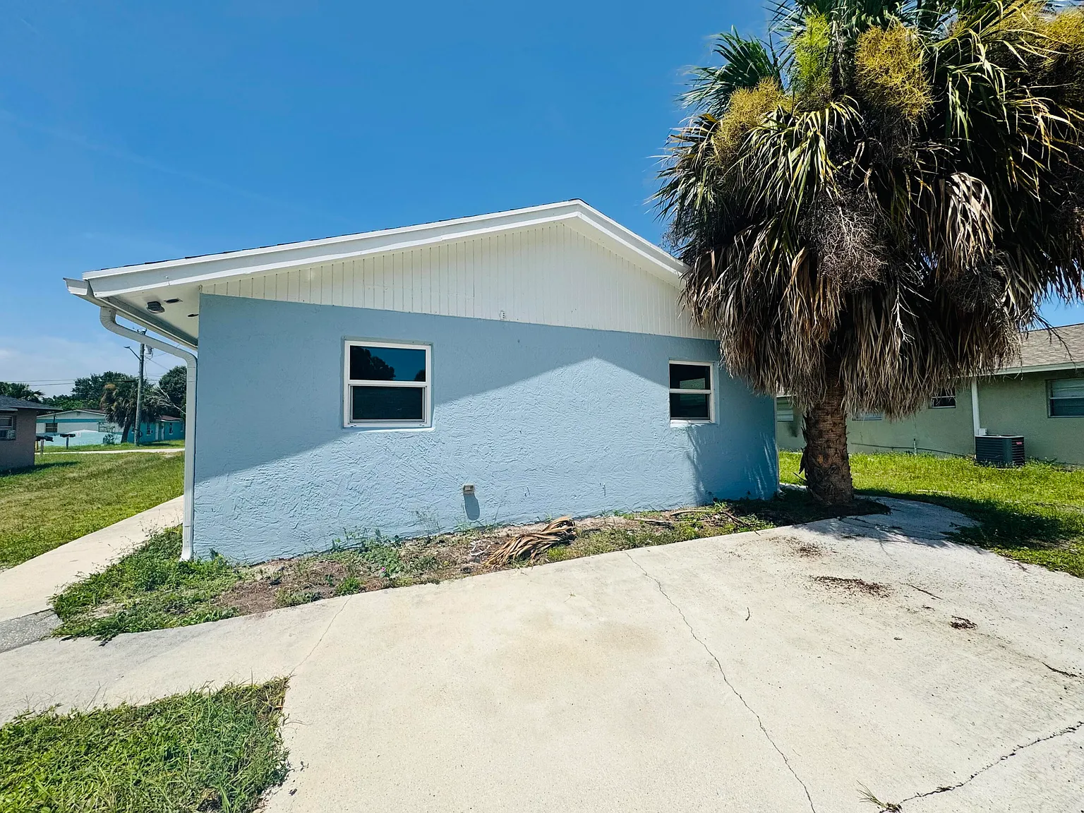 3 bed, 1.0 bath, 858 sqft, $1,750 — Photo 2