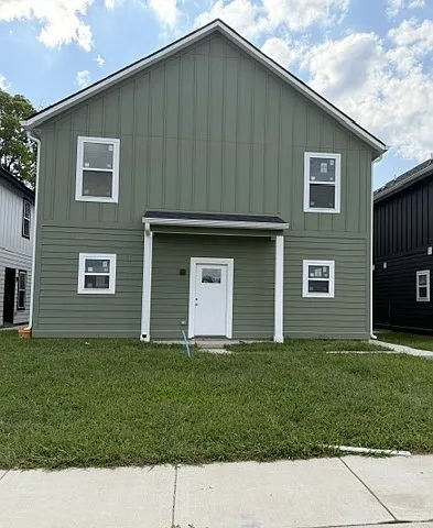 1834 Gent Avenue - D — Photo 1