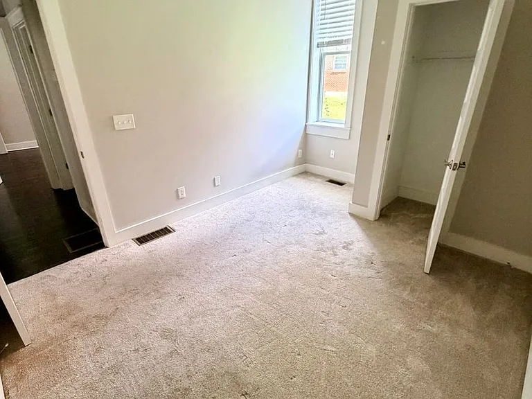 201 E 5th St #101 — Photo 9