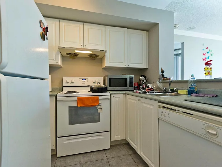11 Lee Centre Dr #Penthouse 101 — Photo 12