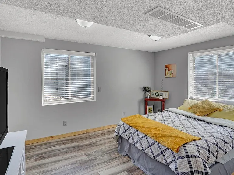 7655 Hickorywood Dr — Photo 16