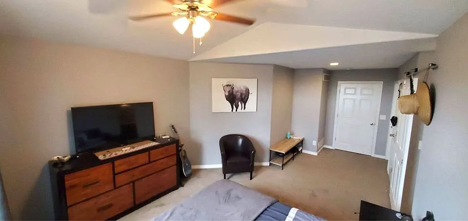 4 bed, 2718 sqft, $1,050 — Photo 2