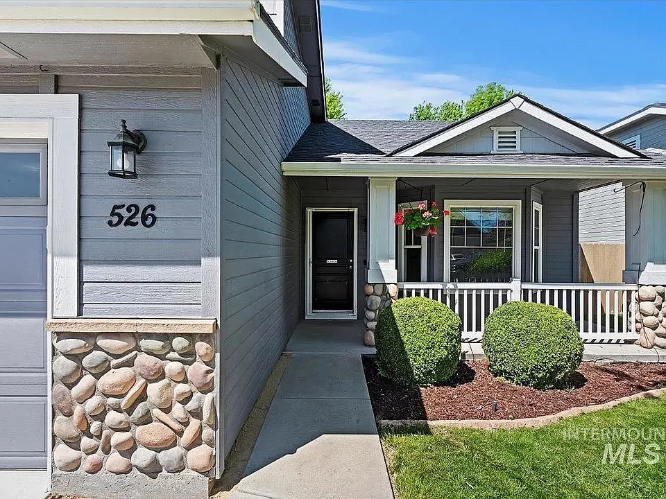 526 E Anton St