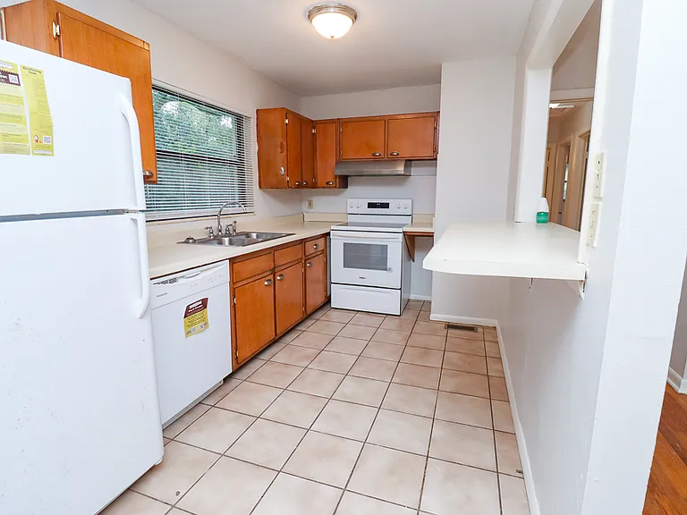 811 S Lipona Rd — Photo 4