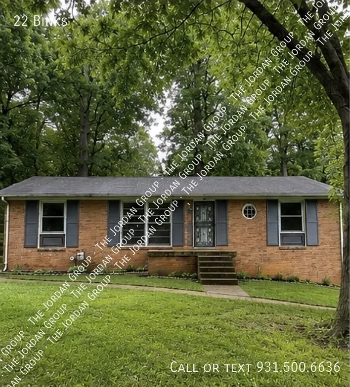 Spacious 3 Bdrm with Full Basement — Photo 2