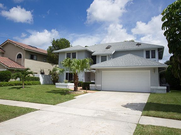 6303 Amberwoods Front 3