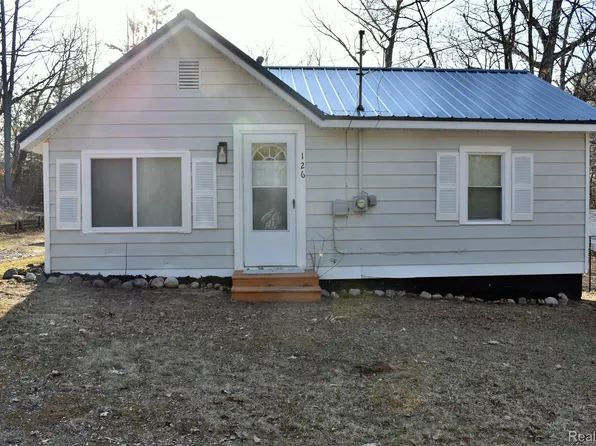 126 Lasalle Ave, Houghton Lake, MI 48629
