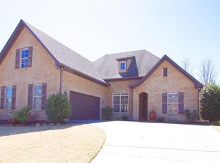 261 Strathaven Ln, Pelham, AL 35124