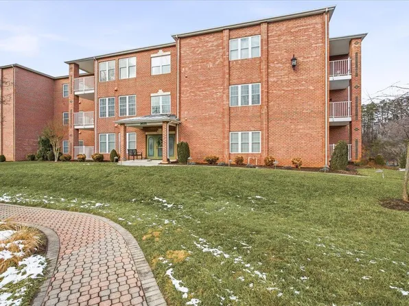 3025 McVitty Forest Dr APT 101, Roanoke, VA 24018