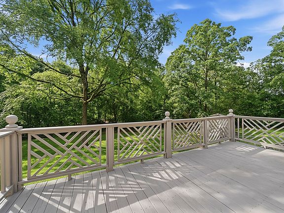 5th image of 123 Pinecrest Dr NE
