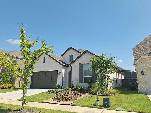 2nd image of 604 Oakmoss St