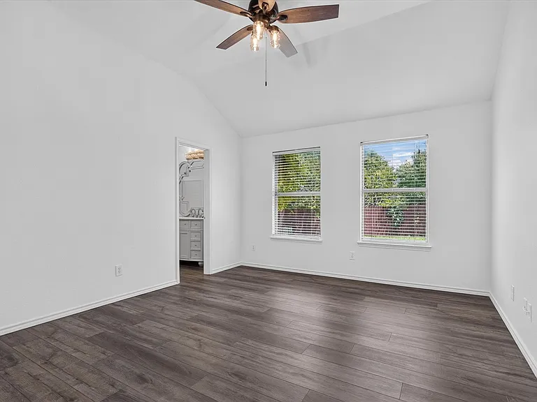 9324 Warren Dr — Photo 11