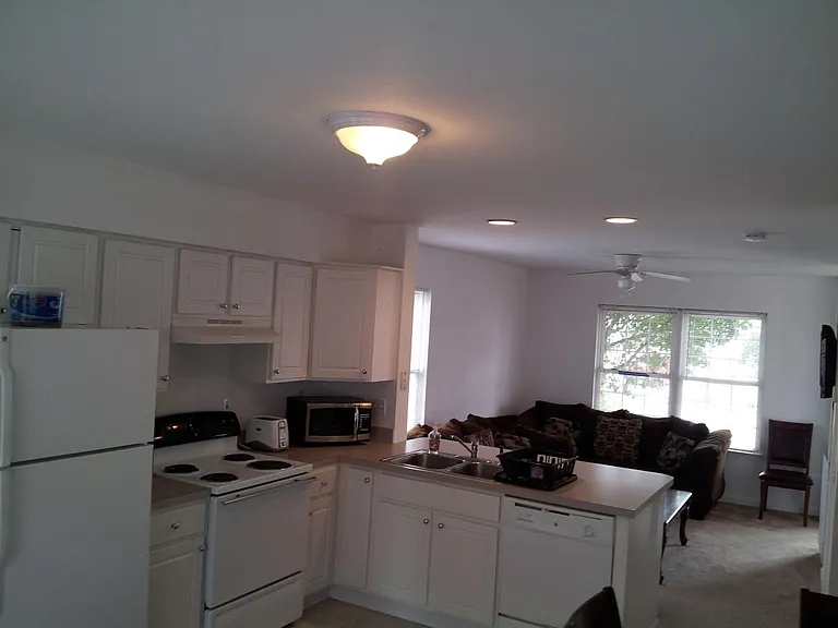300 Sunset Dr #B — Photo 10