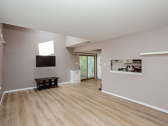 4th image of 17033 Circle Dr W