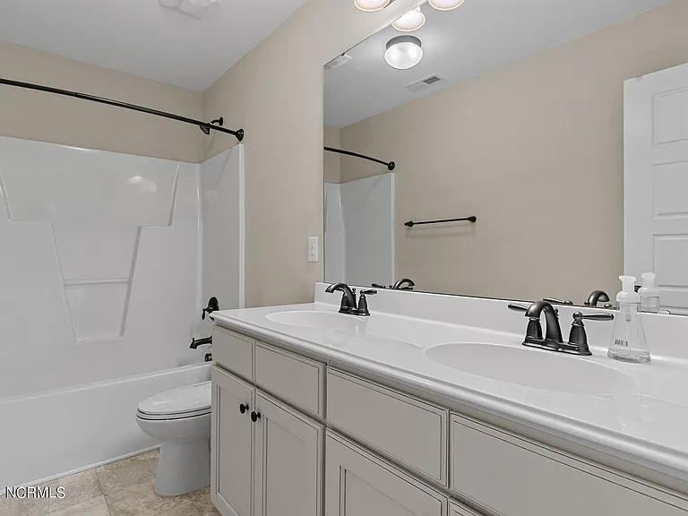 204 Sandy Springs Rd — Photo 16
