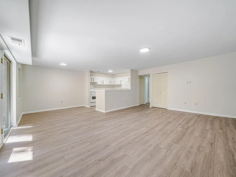 Brooklane Manor Apartments — Photo 46