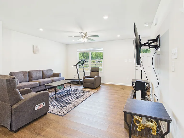 2945 Travis Ln — Photo 6