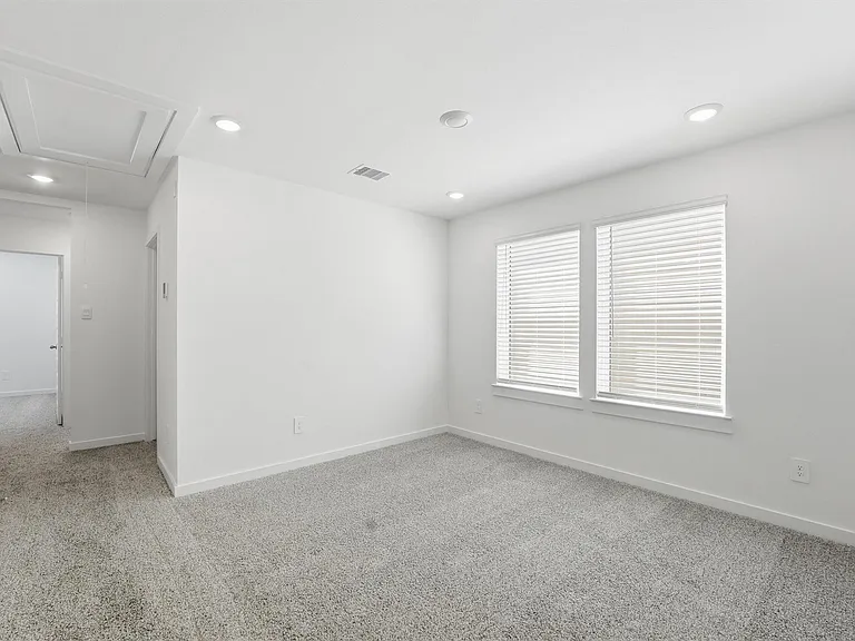963 Mansfield St — Photo 12