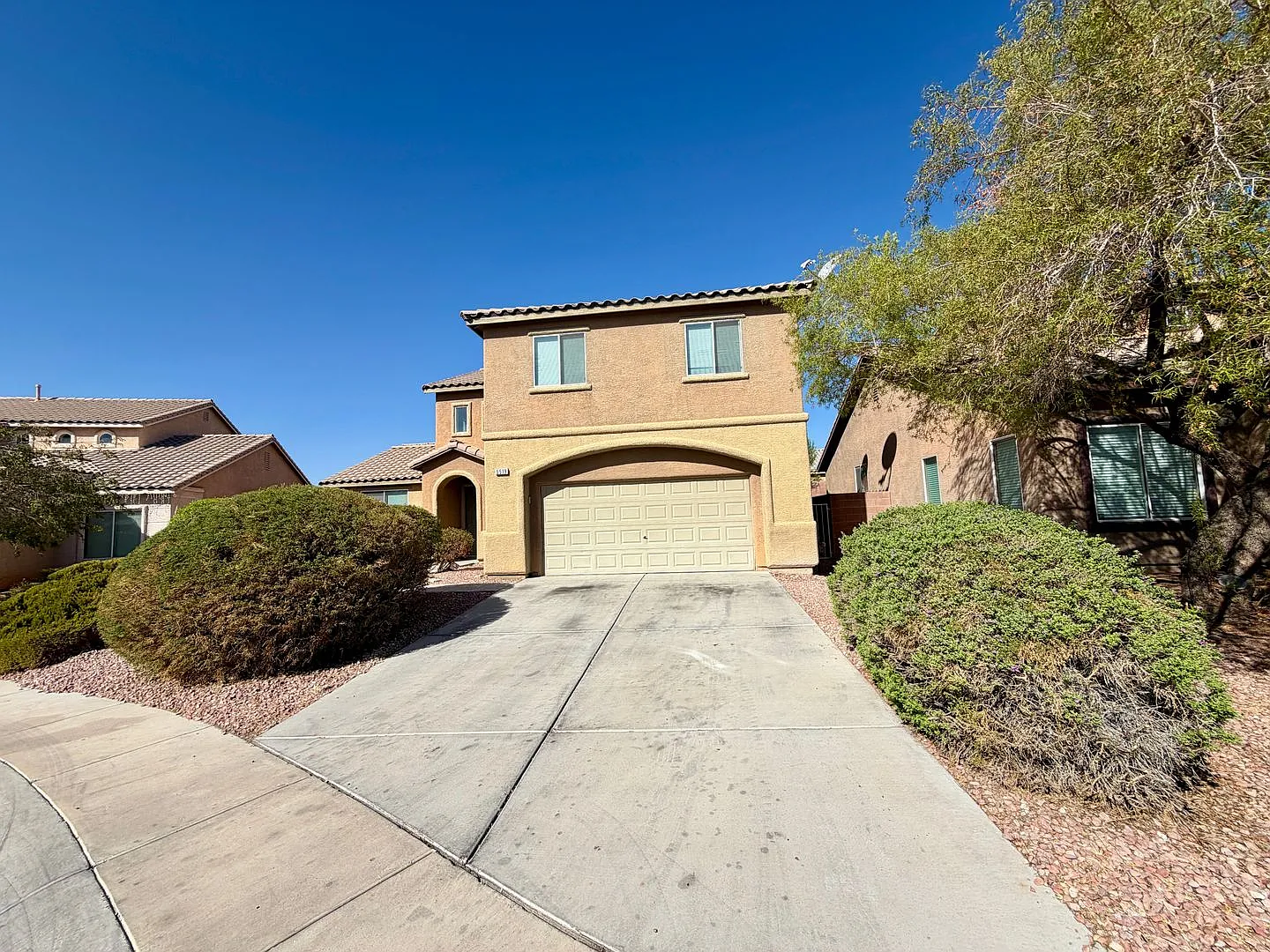 Spacious 4 bedroom — Photo 2