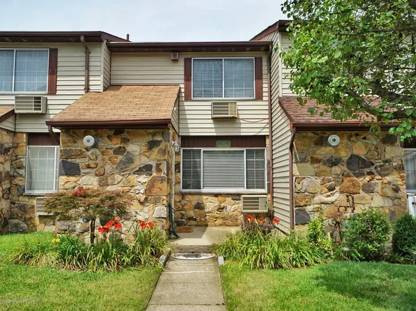 17A Fuller Ct, Staten Island, NY 10306