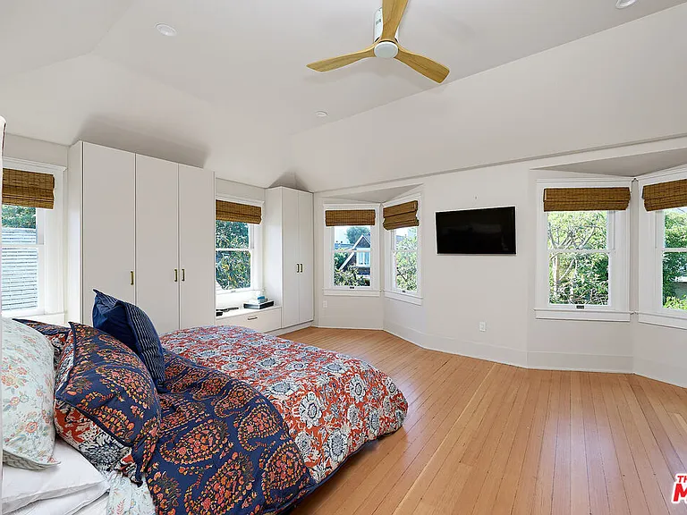 34 Park Ave — Photo 3