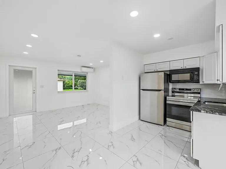 2308 NW 3rd Ave #2 — Photo 2