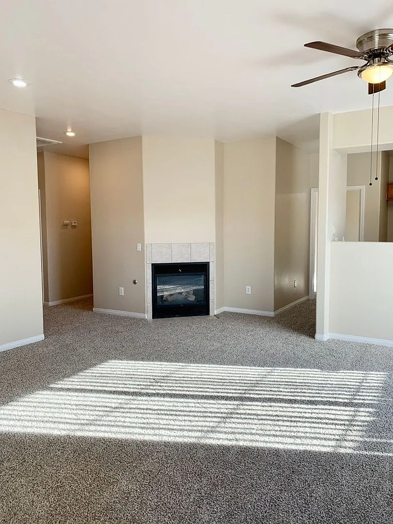 Building Photo - Yellow Meadow Ct 549