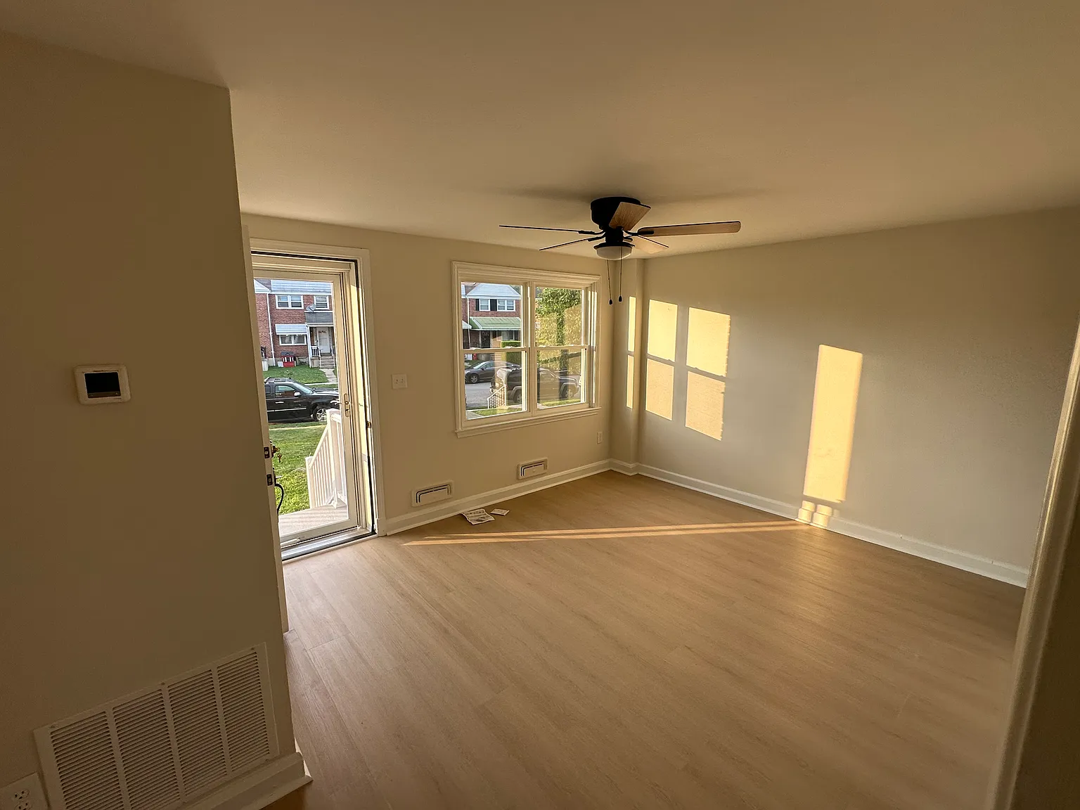 3 bed, 1120 sqft, $2,300 — Photo 2