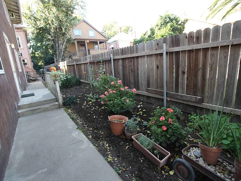415 T St #2 — Photo 2